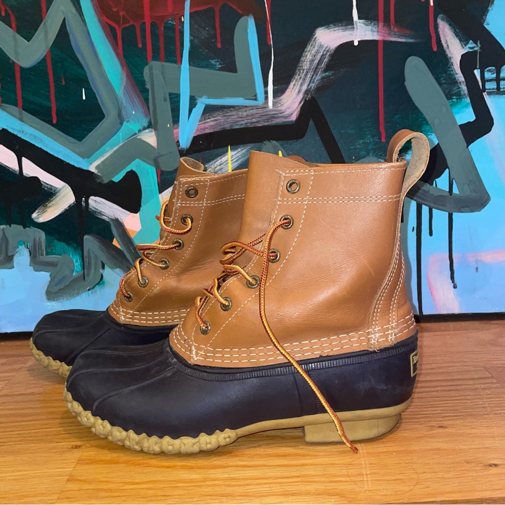 Women’s 8 inch Bean Boots (Navy/Tan) size 8 Medium